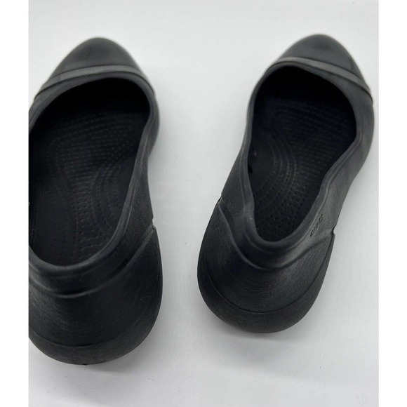 Crocs Women's 8W Ballet Flats Shiny Cap Toe Black Slides Slip On Comfort Shoes - Picture 4 of 6